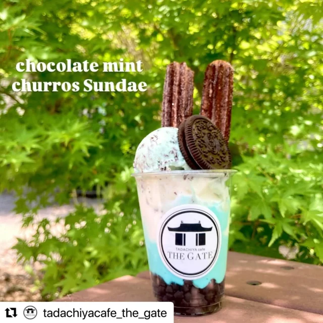 TADACHIYAスタッフも大好き！爽やかなチョコミント🍫
オススメです🩵🩵  #Repost @tadachiyacafe_the_gate with @use.repost
・・・
こんにちは☀️
本日も気温が高くなりそうですね🥵
水分補給を忘れず､熱中症にお気をつけください🫠  当店では､そんな暑さを吹き飛ばす‼️
期間限定の『チョコミントココアチュロスサンデー』を発売しております🤩
田立屋スタッフにも人気のサンデーです！  ミントの清涼感が暑い日にピッタリ🌱
見た目も涼しげ&爽やかで、可愛いですよね🥰💕  チョコミント党さんはもちろん、そうでない方もぜひお試しください！！  ご来店心よりお待ちしております🍀  ≡≡≡≡≡ ■ ■ ■ ■ ■ ■ ■  ［TADACHIYA cafe THE GATE］  営業時間 : 11:00〜17:00
定休日 : 毎週水曜日
　　　　年末年始
アクセス : 長野県松本市大手 3-3-4
TEL : 0263-32-0057
HP : tadachiya.co.jp  ≡≡≡≡≡ ■ ■ ■ ■ ■ ■ ■  #田立屋 #TADACHIYA #TADACHIYAcafeTHEGATE
#THEGATE #カフェ #長野県
#松本市 #大手 #三の丸  #チュロス #松本城 #大手門  #Churro #cafe #coffee #コーヒー  #サンデー #ソフトクリーム #チュロスサンデー #NAGANO #Matsumoto 
#限定#限定メニュー#夏の定番
#チョコミント党
#集まれチョコミント党
#チョコミントココアチュロスサンデー